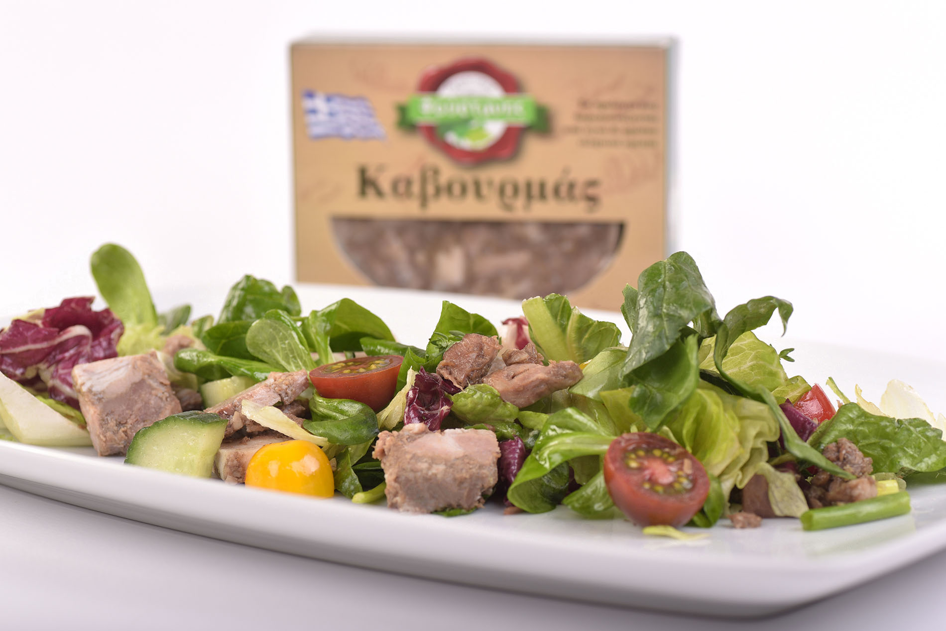 Grüner Salat mit Kavourma Confit Foustanis und Spinat